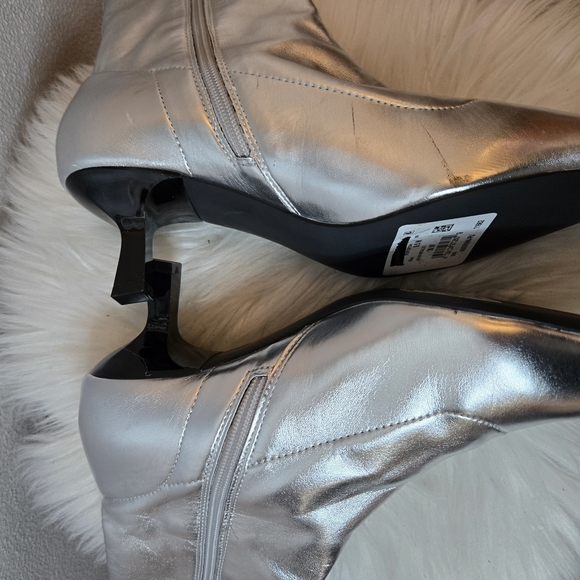 Abound Erin Silver Faux Leather  Ankle Boots - Sz 9.5 - New - Picture 8 of 10